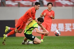 爱游戏体育登录入口-中超本周末开赛  28名新疆球员注册13支球队