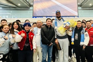 周琦新帮手！2米13中锋签约北京，上海外援不敢嚣张，杜锋心凉了